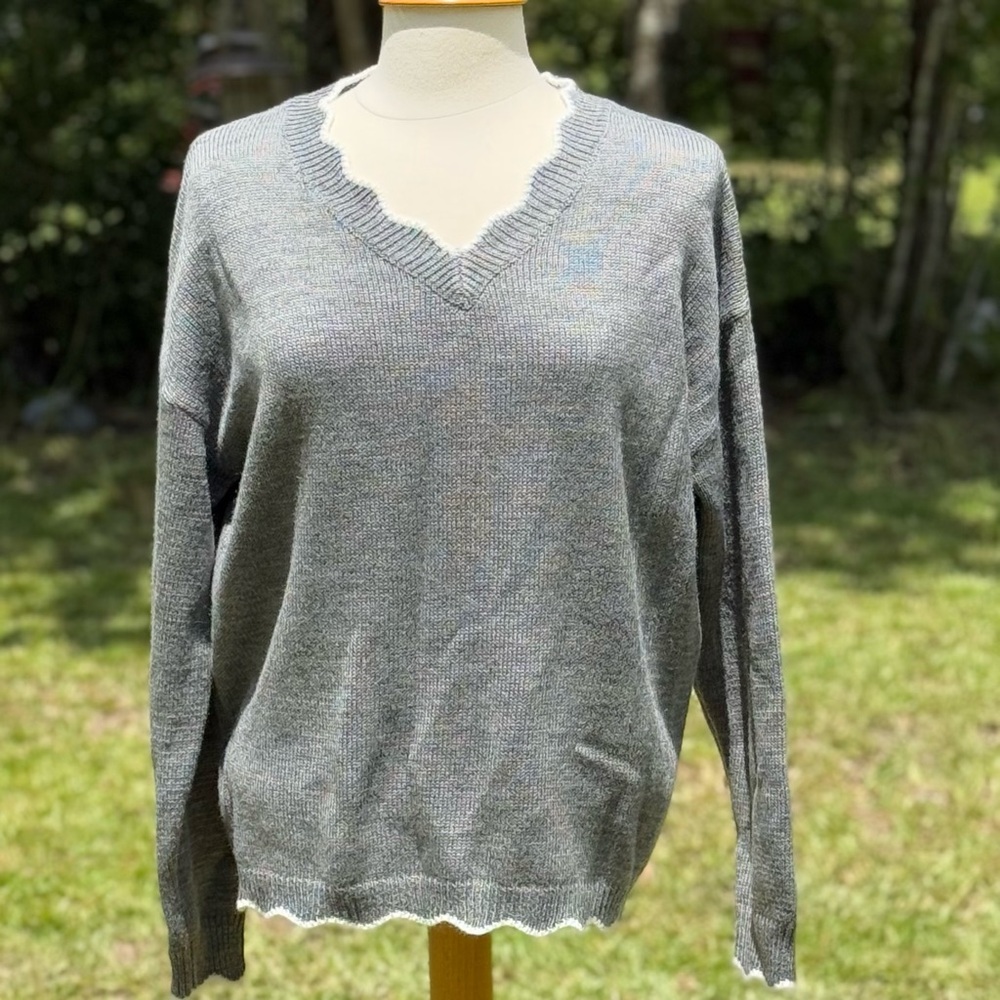 Unbranded Gray Scalloped Knit Sweater Size XL (CWT0001)